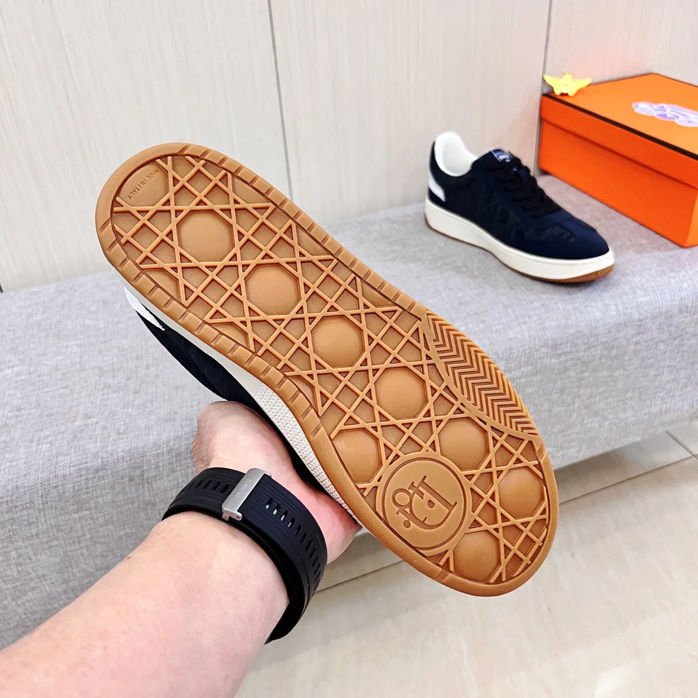 🚘🚘Factory batch 400💰[Dior]🔥Men's high-end brand of shoes official website 1:1 latest masterpiece: the upper is made of first-layer cowhide imported from Italy with a comfortable and breathable lining➕original non-slip and wear-resistant outsole🔥, making walking more convenient and comfortable! An exclusive new model, a stunning work, a beautiful 1:1 replica [color] compared to the official quality! Create a fashionable personality to set off your uniqueness! A must-have for trendy men! Classic🔥Size: 38-44 Color: 🔥Multiple colors available🔥.